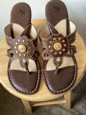 Nurture by Lamaze Brown Leather Floral Medallion Sandals
